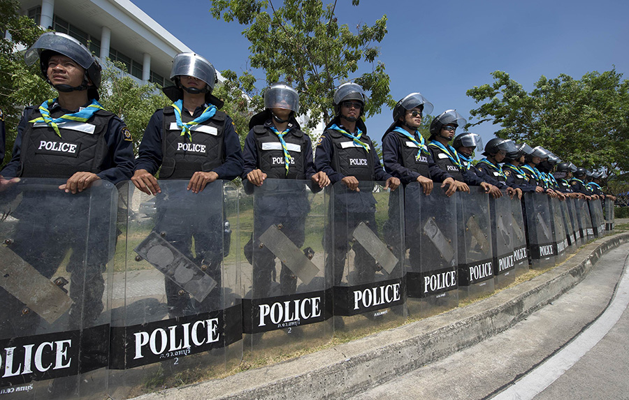 泰国看守总理英拉赴反贪委为自己辩护