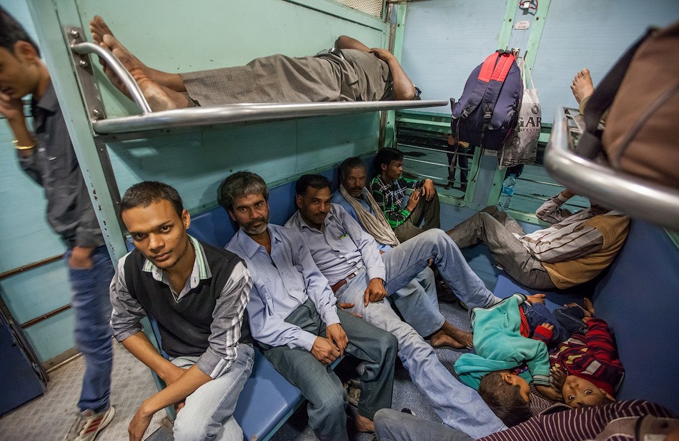 摄影师镜头下的印度火车内景[组图]