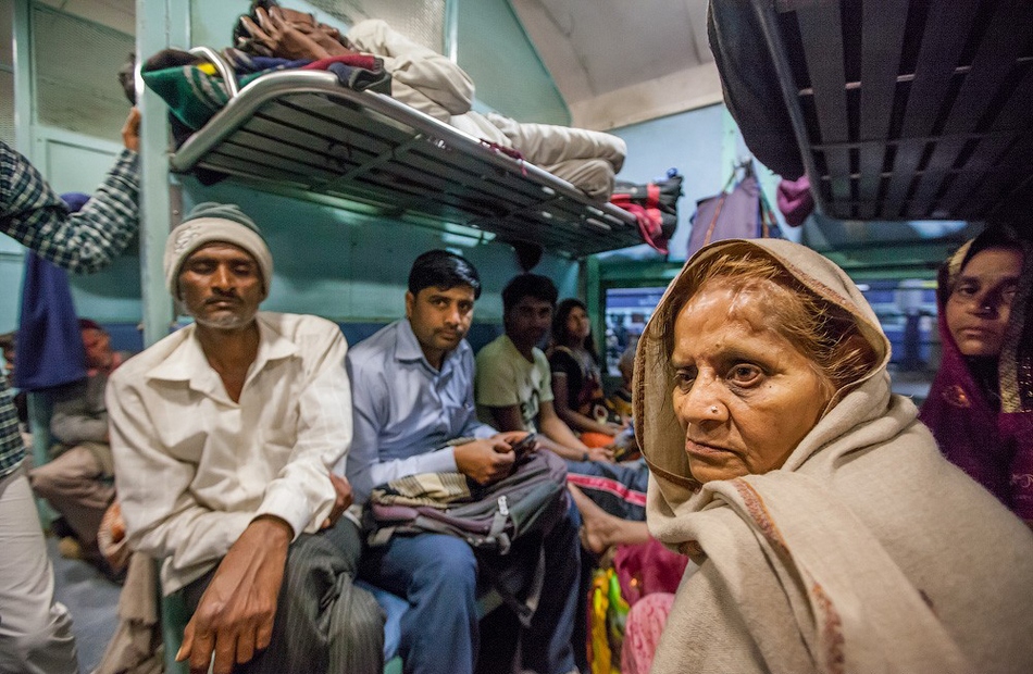 摄影师镜头下的印度火车内景[组图]