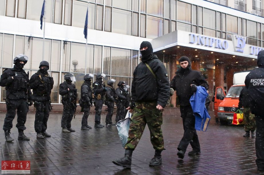 乌克兰右翼势力被迫撤离'总部'