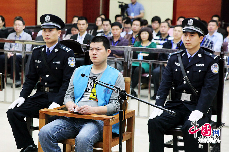 广西民警“醉酒枪杀无辜孕妇案”二审开庭