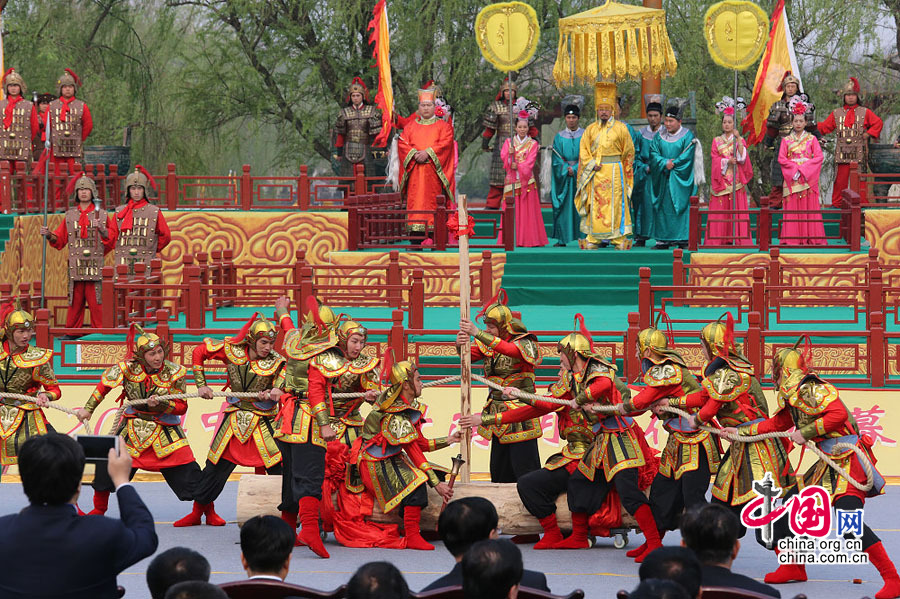 河南開封：清明宋裝大巡游 拉開清明文化節(jié)序幕