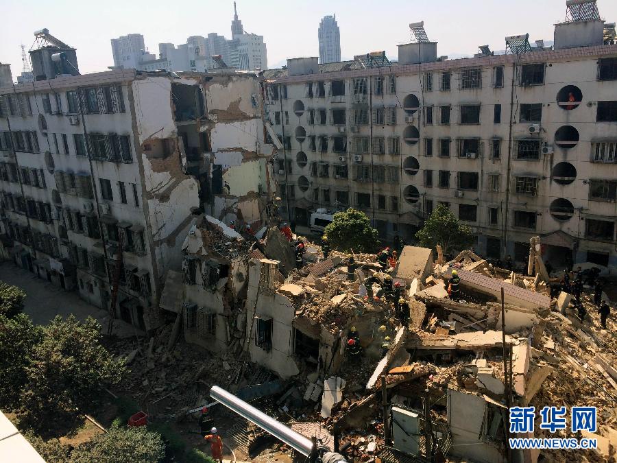 浙江奉化一幢5层居民楼倒塌 已救出3人