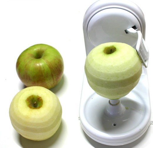 荷兰大厨发明新型削皮机 瞬间让苹果完美“蜕变”