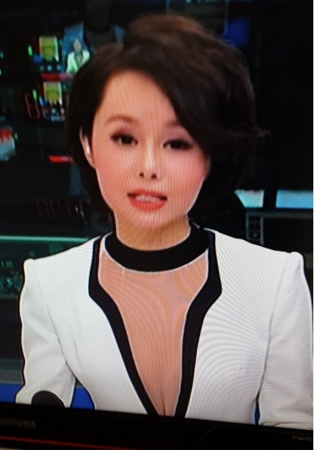 <em>CCTV</em>5<em>女主播</em>穿肉色内衣若隐若现 疯狂爱自拍