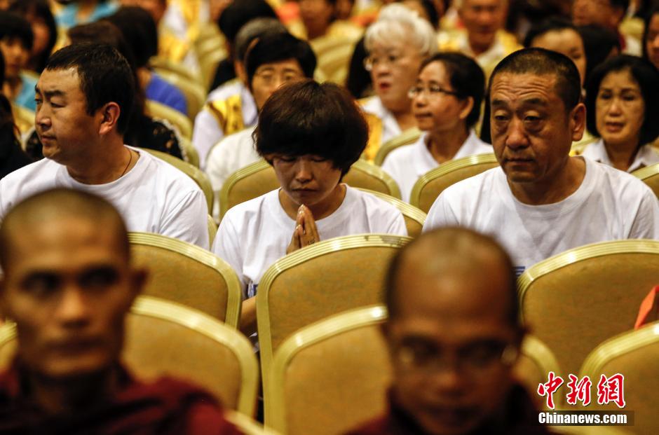 马来西亚举办MH370万人念颂祈福大会[组图]