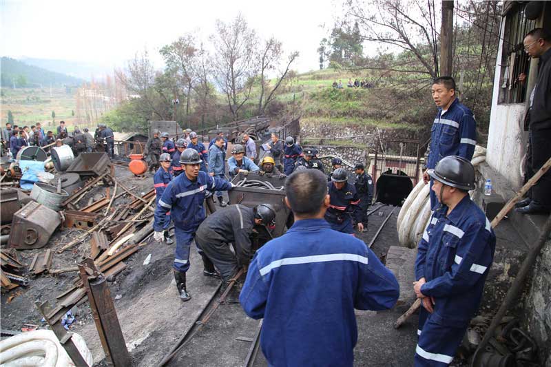 高清组图：云南曲靖一煤矿透水22人被困 500余人开展救援工作【3】