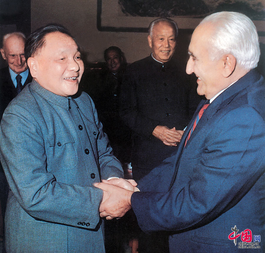 1983年11月22日，首都各界人士举行庆祝马海德来华工作50周年招待会，邓小平对马海德作出的贡献给予了高度评价。