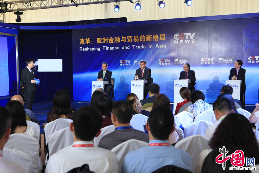4月8日，博鳌亚洲论坛2014年年会举行电视辩论“改革：亚洲金融与贸易的新格局”，与会者就货币政策及自贸区等热门话题进行讨论。图为会议现场。 中国网记者 寇莱昂摄影