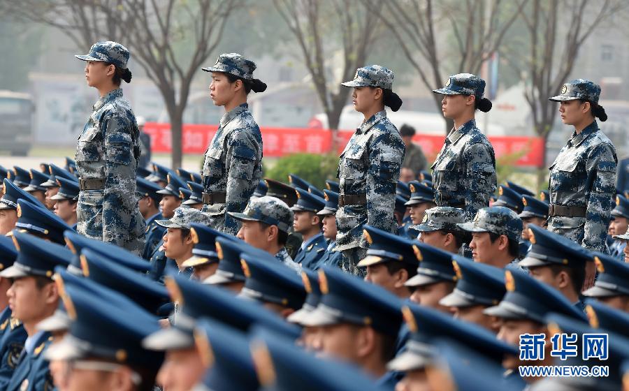 <em>国家女排</em>进行军训汇演_体育中国_中国网