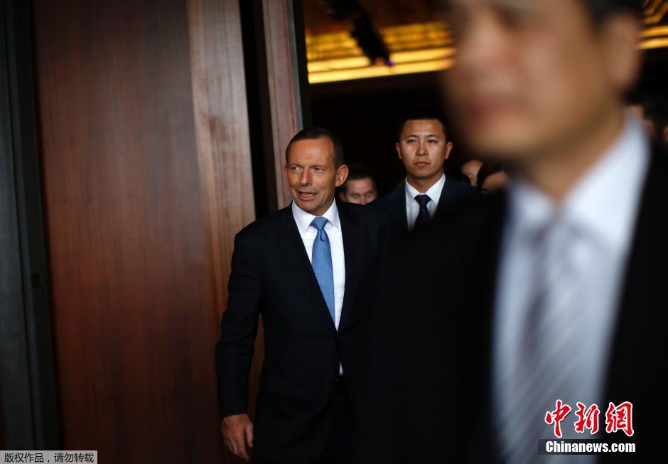 4月11日，澳大利亞總理托尼·阿博特在上海出席“澳大利亞周·中國”午宴。阿博特在出席午宴時稱澳大利亞已得知馬航370黑匣子在搜尋區域的1公里範圍內，但他同時表示知道大致範圍並不等同搜尋到黑匣子。