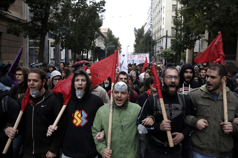 希腊民众抗议默克尔来访 与警察激烈冲突