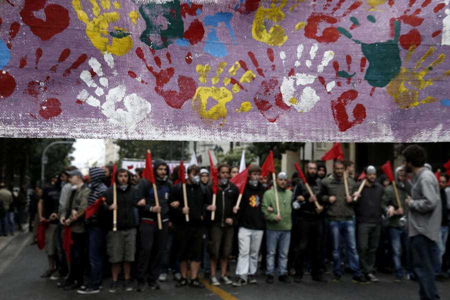 希腊民众抗议默克尔来访 与警察激烈冲突