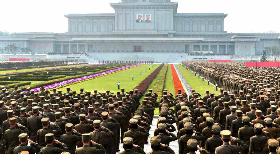 朝鲜陆海空三军举行庆祝“太阳节”仪式