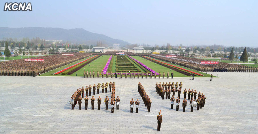 朝鮮陸?？杖娕e行慶祝“太陽節(jié)”儀式