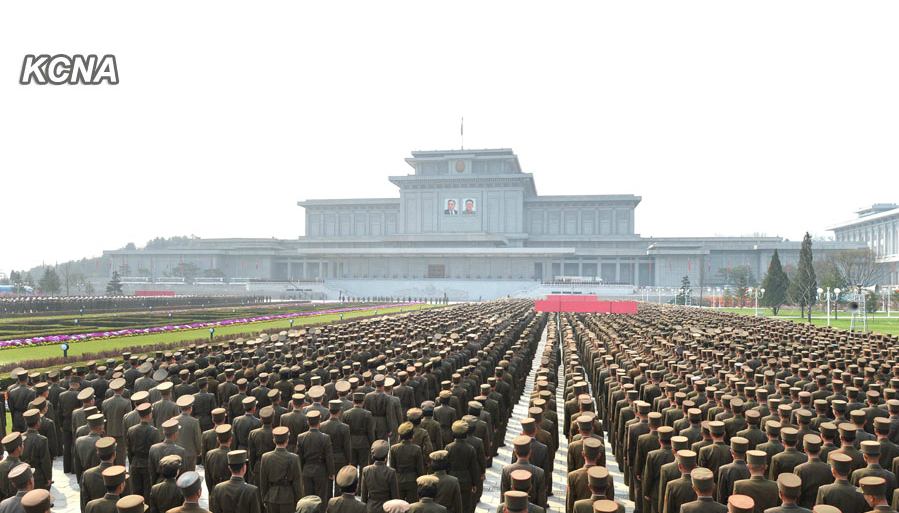 朝鮮陸?？杖娕e行慶祝“太陽節(jié)”儀式