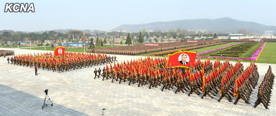 朝鮮陸?？杖娕e行慶祝“太陽(yáng)節(jié)”儀式