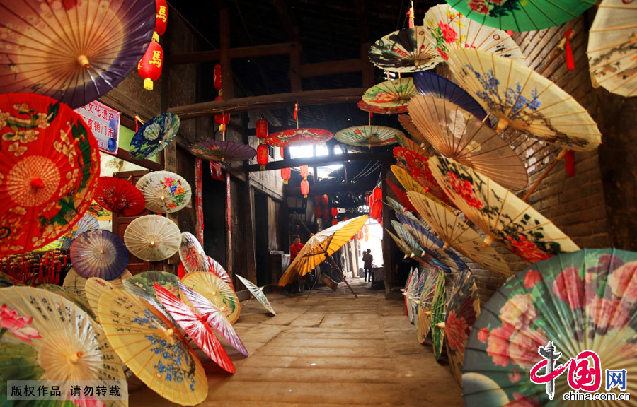 油纸伞传统制作工艺被列入国家级非物质文化遗产名录。