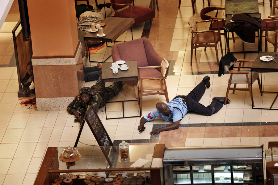 普利策突發類新聞攝影獎 肯亞梅龍鎮廣場遭遇恐怖襲擊 泰勒·希克斯 紐約時報