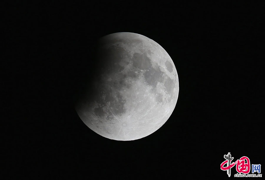 当地时间2014年4月15日，美国AUSTIN出现罕见“血月”景观。