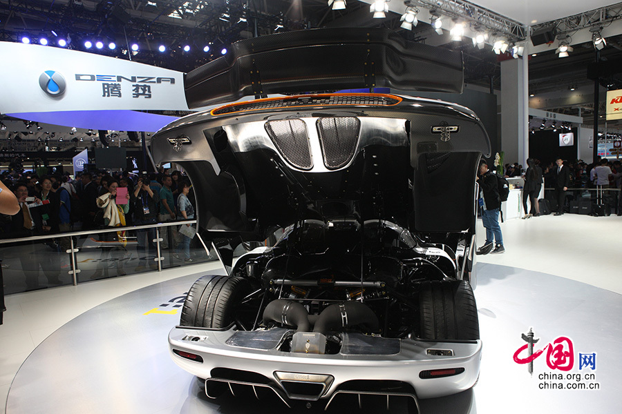 2014北京国际车展，koenigsegg品牌展出的一款跑车霸气十足，宛如一柄锋利的刀锋，划破空气，追求速度的极限。