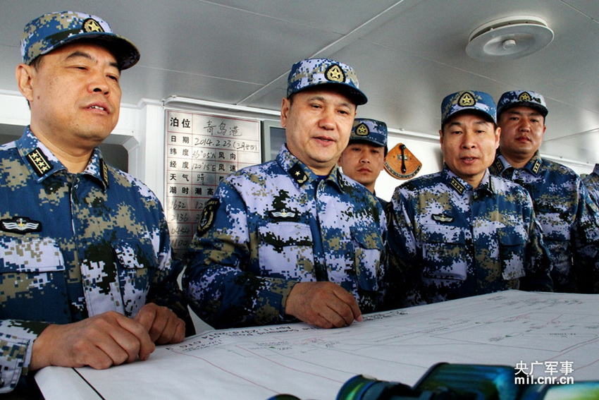 中國海軍北海艦隊副司令員楊駿飛海軍少將擔任演習海上指揮員。 記者彭洪霞攝