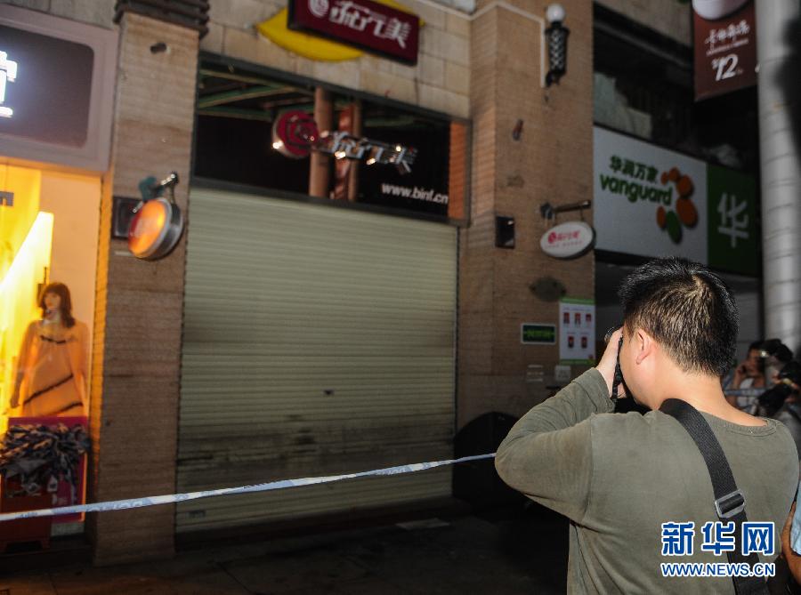 深圳一男子砍人後劫持兩人質 和警方對峙兩小時後被制服