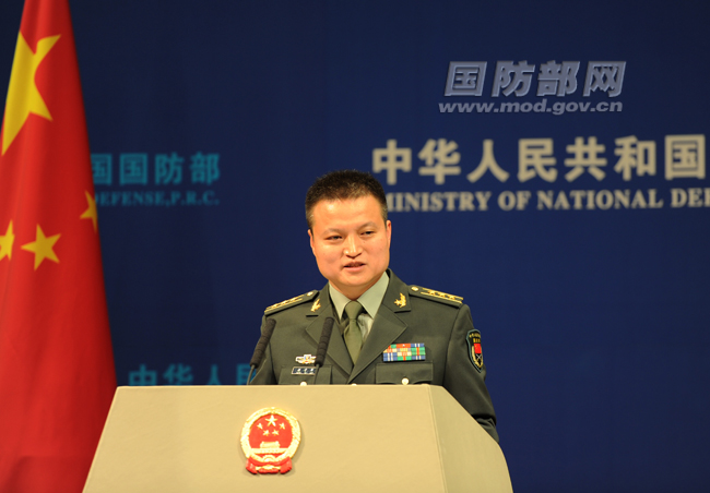 国防部新闻事务局副局长、国防部新闻发言人杨宇军上校答记者问 周琳 摄