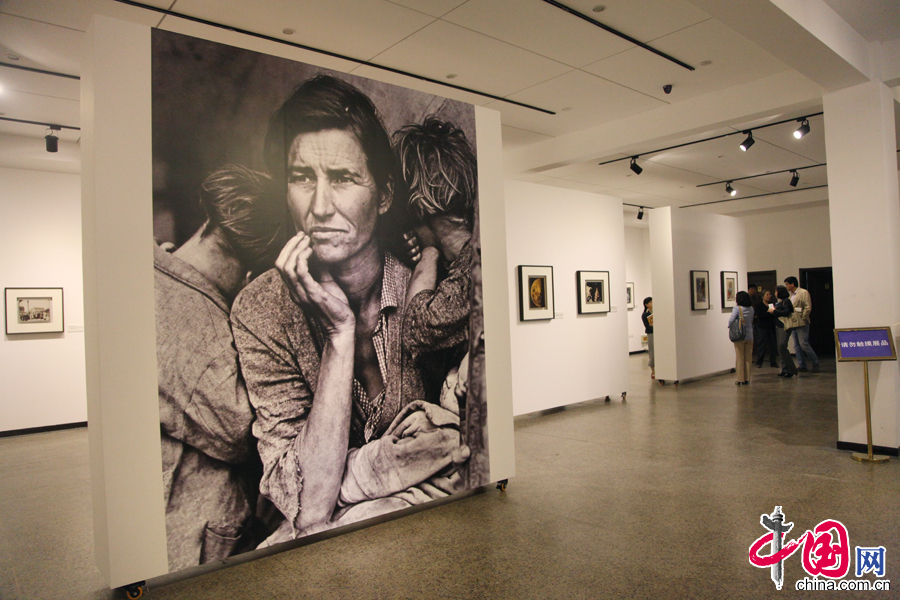  4月25日，“摄影改变世界”——美国乔治·伊斯曼国际摄影和电影博物馆影像收藏展及乔治·伊斯曼生平展现场。 中国网记者 李佳摄影