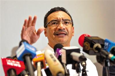 当地时间4月30日，马来西亚吉隆坡国际机场，马来西亚代理交通部长希沙姆丁举行新闻发布会。