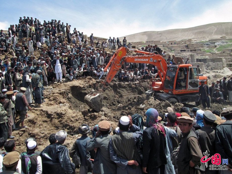 阿富汗山体滑坡伤亡惨重 救援进展缓慢