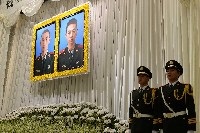 这是在上海龙华殡仪馆大厅举行的90后消防员钱凌云、刘杰烈士追悼会现场