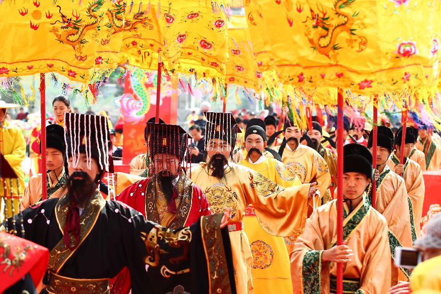 （晚報）（1）山東沂山舉行傳統祭山儀式 再現悠久鎮山文化