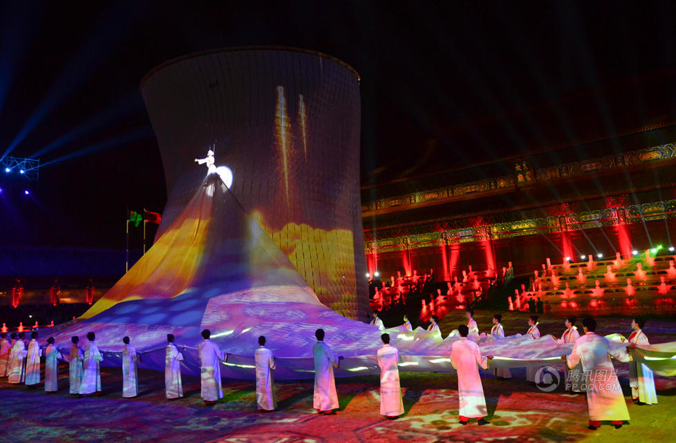 5月12日，世界汗血馬協會特別大會暨中國馬文化節開幕式在北京太廟舉行，開幕式上表演土庫曼舞蹈。cnsphoto/廖攀 攝