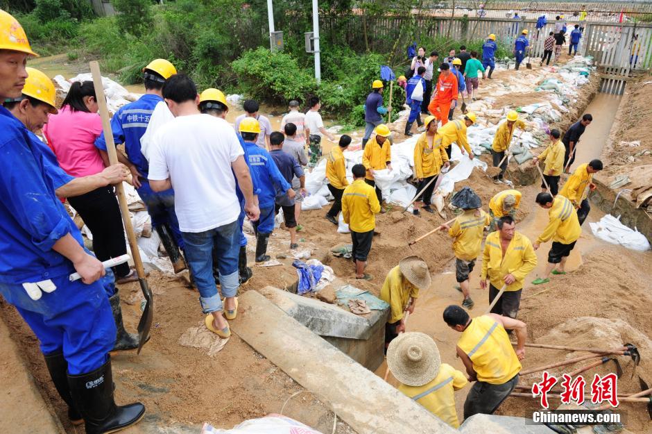 广深港高铁因暴雨导致局部山体滑坡 铁路中断运行