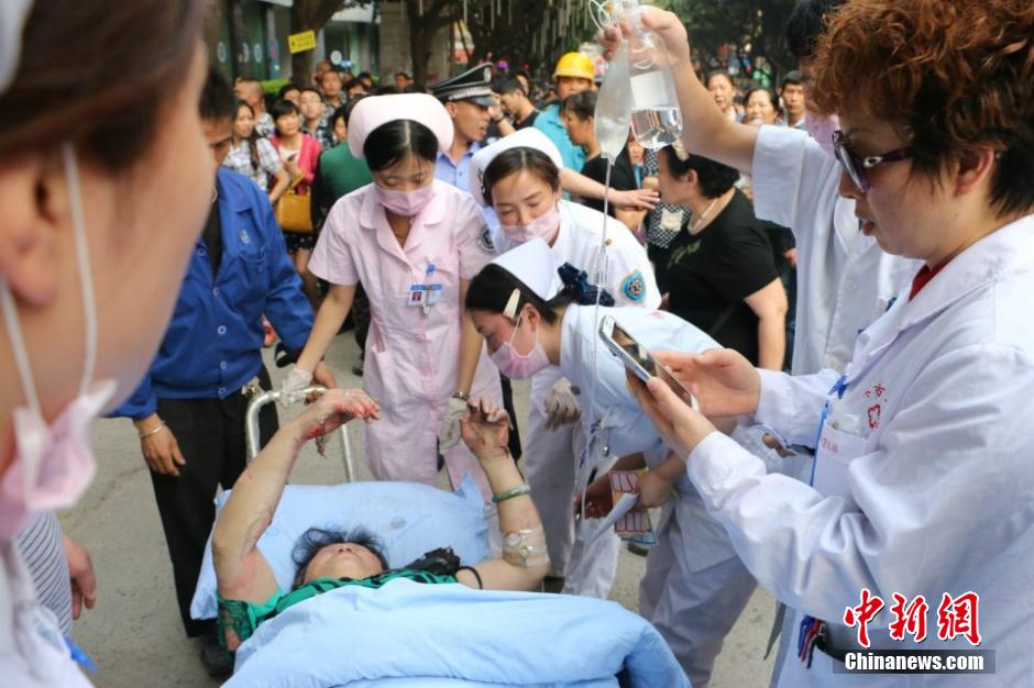 宜宾公交纵火事件逃生瞬间