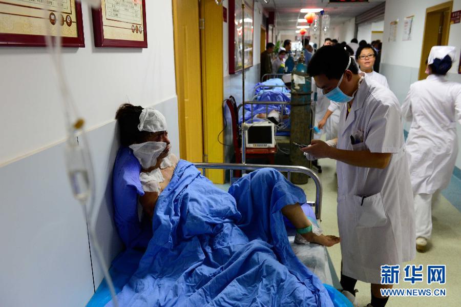 宜宾公交纵火事件逃生瞬间