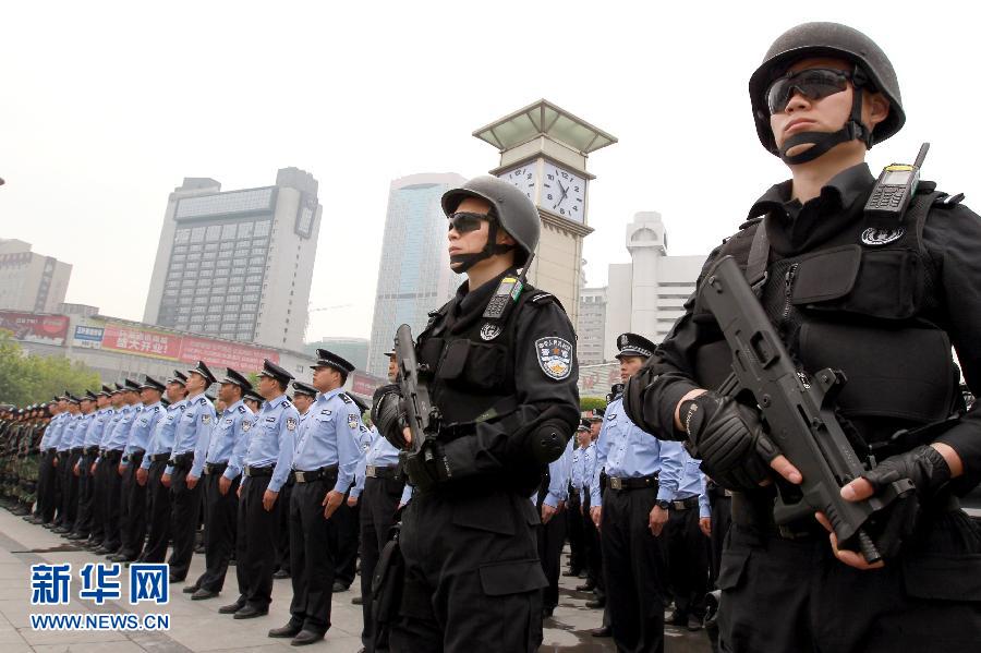 上海率先啟動地方、鐵路公安聯合武裝巡邏