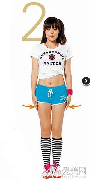 减肥:<em>马甲线女神张婷媗</em> 4组动作提升基础代谢