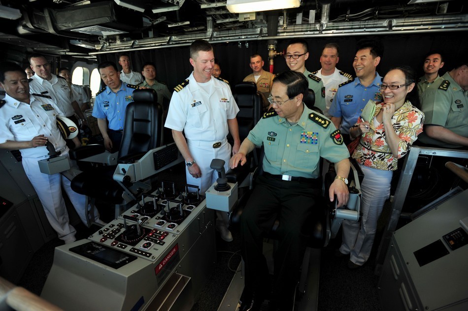 解放军总参谋长访美 参观美航母和最新濒海战舰[组图]