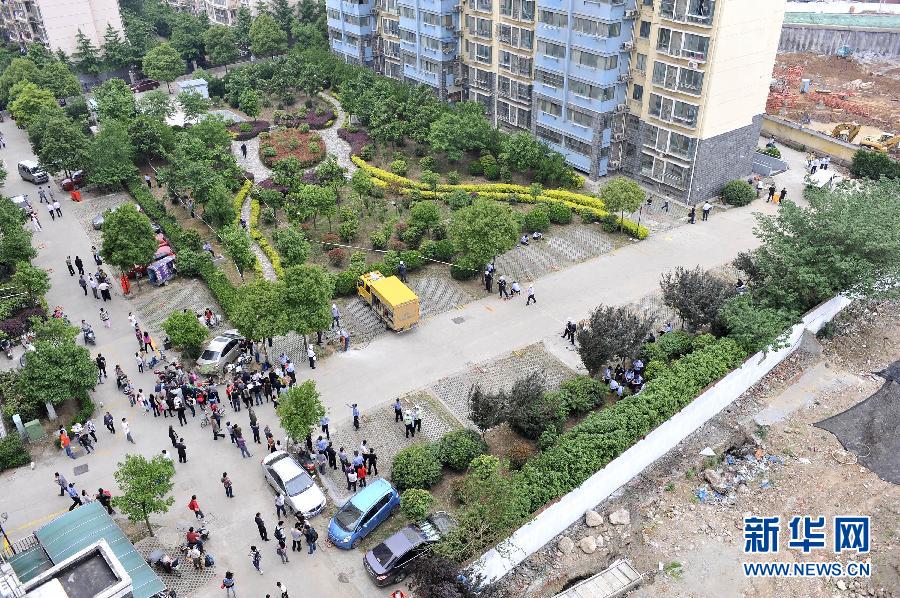 南京突现居民楼沉降 256户居民紧急撤离