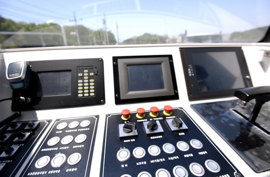 韩国城市磁悬浮列车试运营时速110公里组图