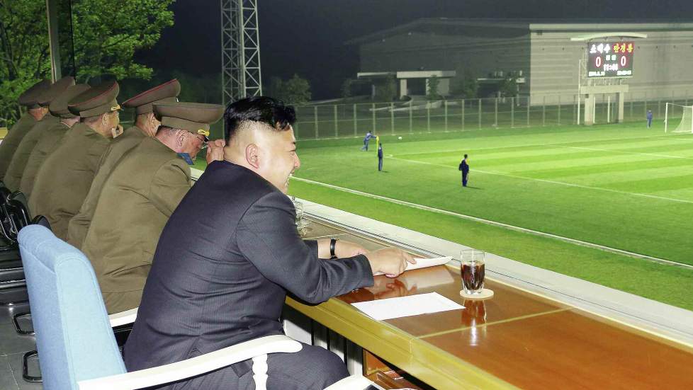 金正恩观看朝鲜人民军足球和射箭比赛