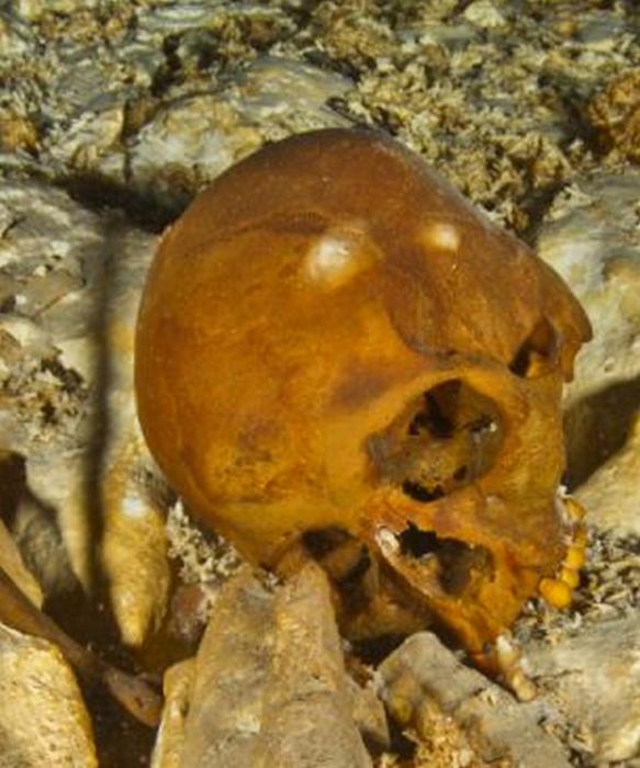 墨西哥考古人员发现13000年前少女骸骨