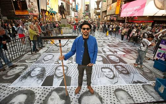 法国艺术家打造“万像人间”_ 视频中国