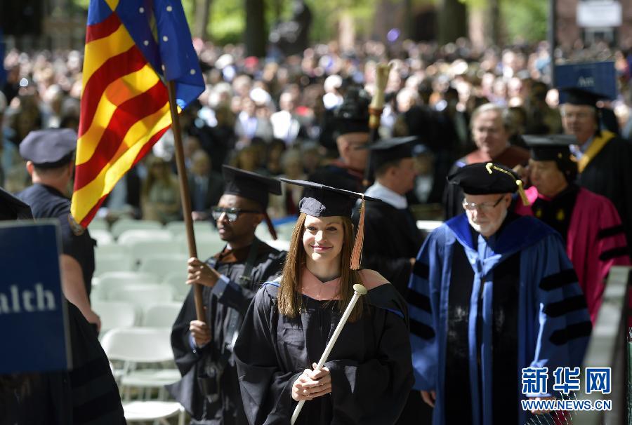 美国耶鲁大学举行2014届毕业典礼[组图]