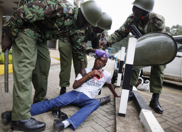 肯亞學生抗議高學費與防暴警察衝突
