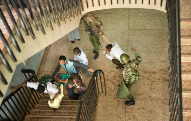 肯亞學生抗議高學費與防暴警察衝突