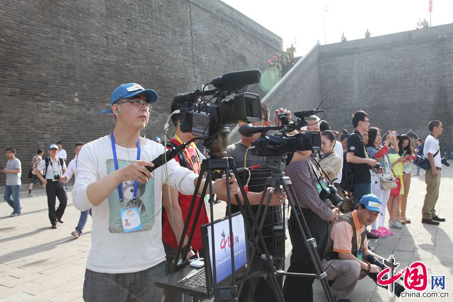 中国媒体丝路行跨境采访活动启程仪式现场。中国网记者 李佳摄影