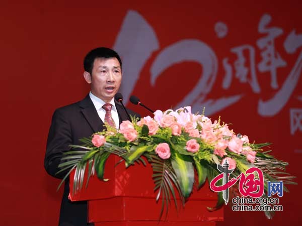 “中国互联网产业高峰论坛”开幕 中国兴邦产业集团董事长、总裁姚晓宏发言 中国网 王东海摄 “中国互联网产业高峰论坛”开幕 中国兴邦产业集团董事长、总裁姚晓宏发言 中国网 王东海摄